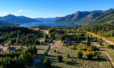 El paraíso oculto de la Patagonia junto a un lago: apenas 219 habitantes y una calma que parece de otra época
