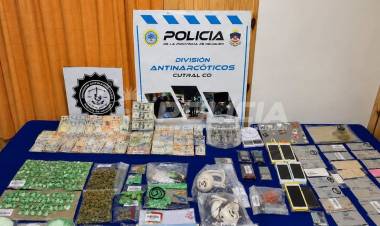 Mega operativo contra el microtrafico: ocho personas demoradas, secuestro de droga y dinero en la comarca petrolera. 