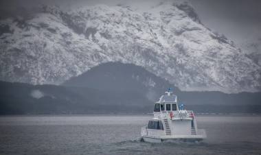 Tensión en el lago Nahuel Huapi: chocó un catamarán y nueve turistas fueron trasladados al hospital