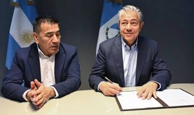 Figueroa acuerda con intendentes y acelera la construcción de viviendas