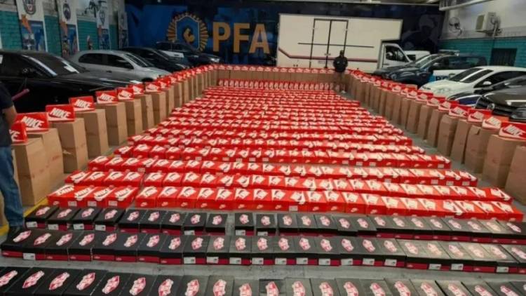 Secuestraron 820 pares de zapatillas truchas