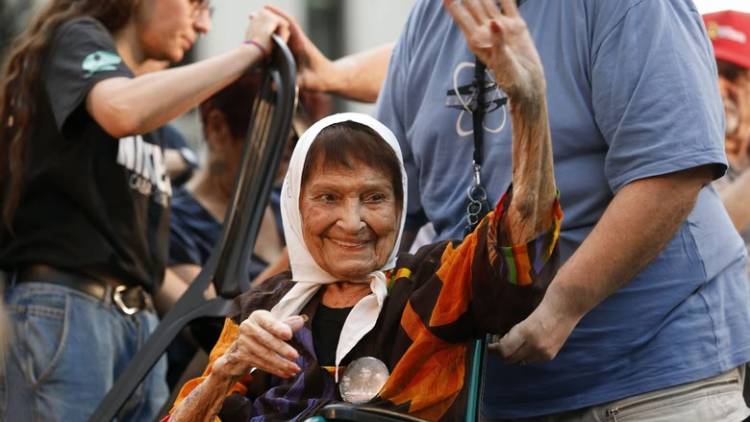 Murió Taty Almeida, presidenta de Madres de Plaza de Mayo Línea Fundadora