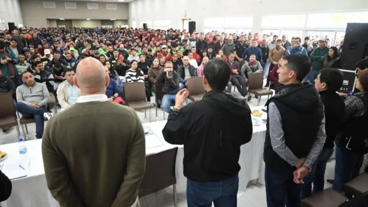 Tras la quiebra de una operadora, reincorporan a decenas de petroleros en yacimientos rionegrinos