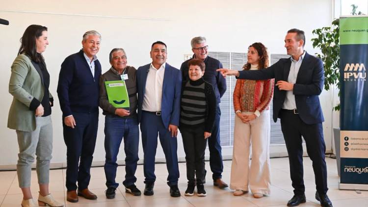 Entrega de escrituras a familias de Cutral Co y Plaza Huincul