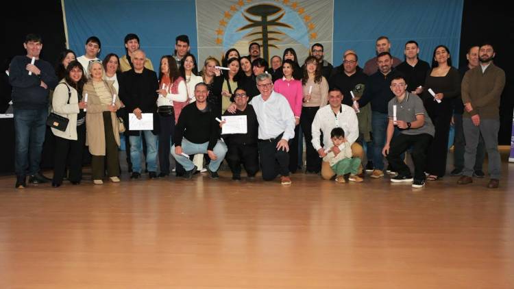 350 personas recibieron sus certificados de finalización de estudios de la Subsecretaría de Capacitación