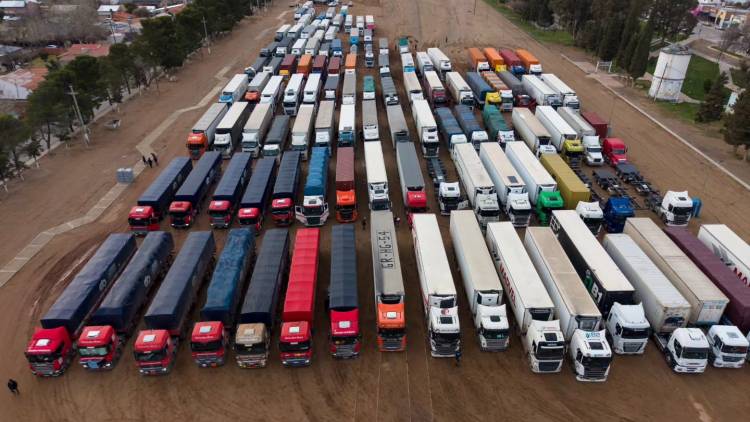 Plaza Huincul se sumó al operativo de asistencia para camioneros varados