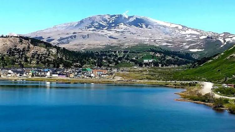 El volcán Copahue fue seleccionado entre las cinco montañas que representarán a Argentina