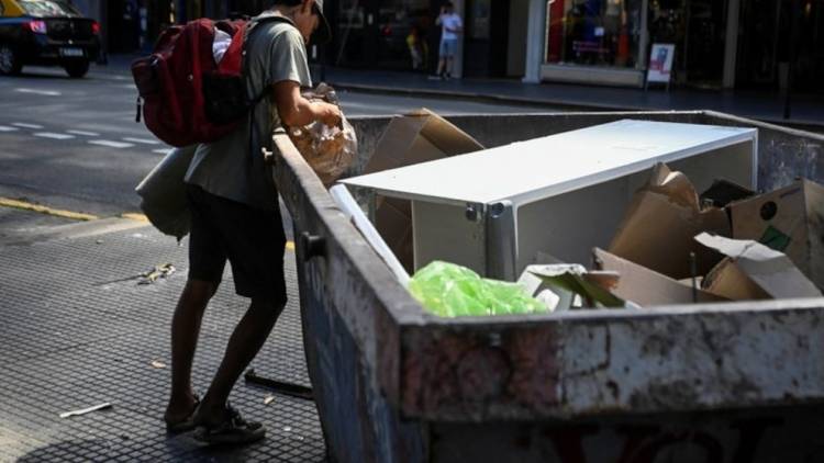 La pobreza subió al 32,3% en el primer semestre del año y afectó a 15,5 millones de personas