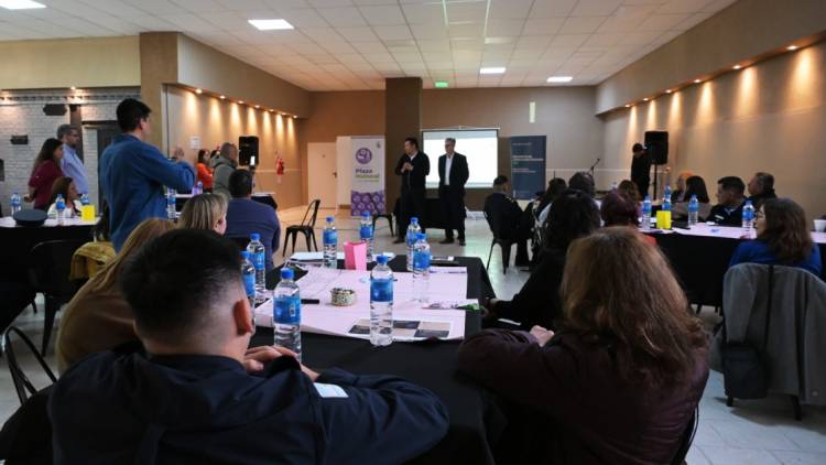 “Neuquén Próximo 2030–2050” tuvo su encuentro de participación ciudadana en Plaza Huincul