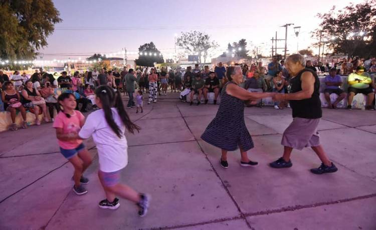 Plaza Huincul celebro el Carnaval 2024 en Parque Rivadulla! 