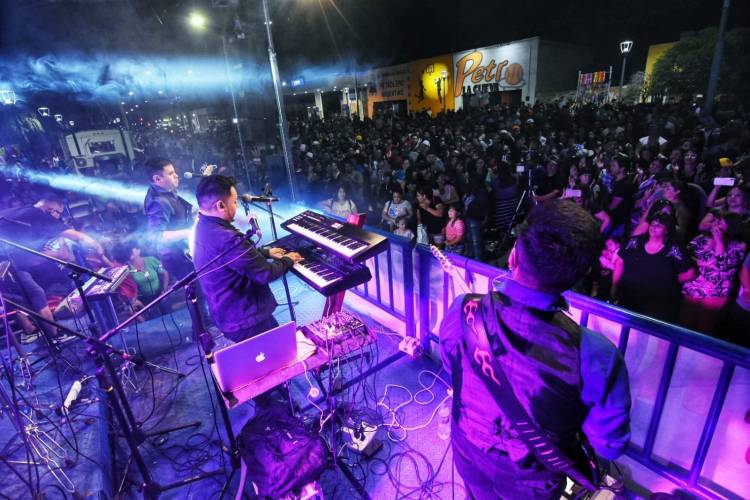 Una multitud despidió el Carnaval 2024 en Parque Rivadulla de Plaza Huincul 