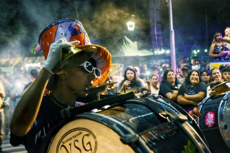 Una multitud despidió el Carnaval 2024 en Parque Rivadulla de Plaza Huincul 
