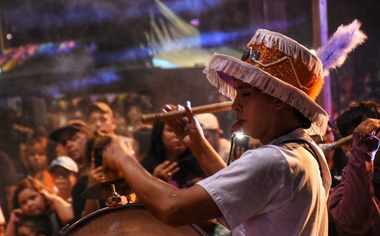 Una multitud despidió el Carnaval 2024 en Parque Rivadulla de Plaza Huincul 