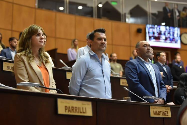 La coparticipación es las Provincias no de la Nación. Queremos un país federal, no unitario.