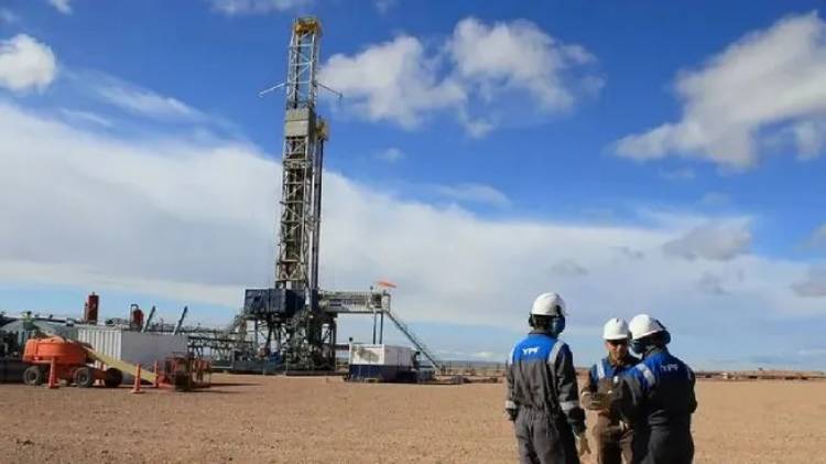 Petroleros acordaron un nuevo aumento salarial para enero del 20,6%