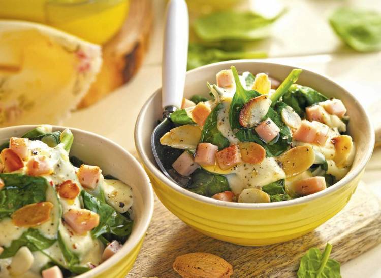 ESPINACAS A LA CREMA CON ALMENDRAS