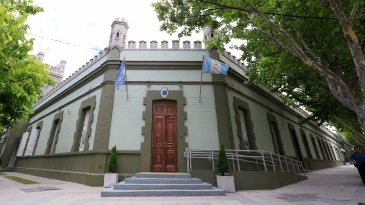 El Gobierno provincial otorgó aumento por decreto