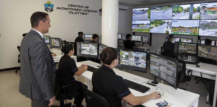 Figueroa inauguró un nuevo Centro de Monitoreo en Plottier