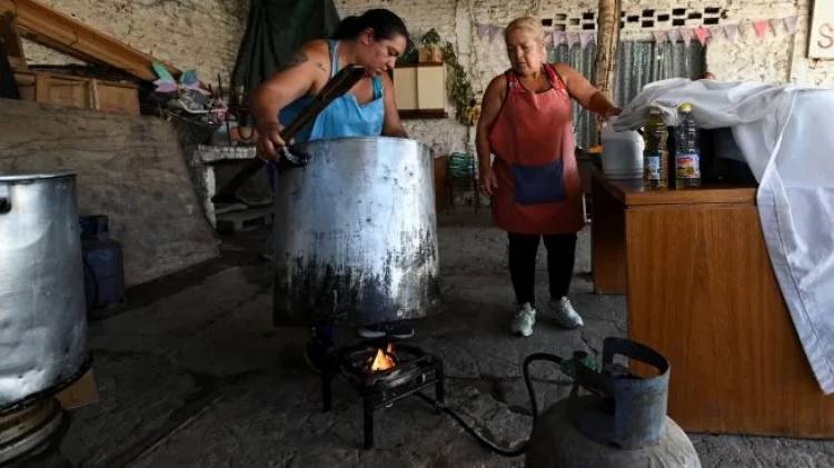La pobreza escaló al 41,7% en el segundo semestre de 2023: afecta a casi 20 millones de personas