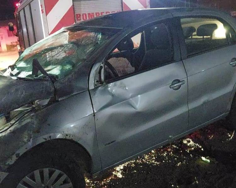 Vuelco en Av. Rene Favaloro de Plaza Huincul 