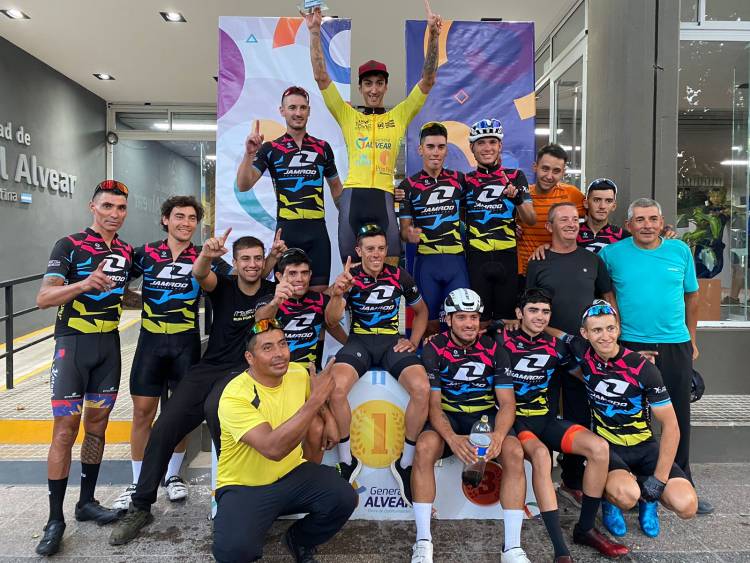 Maximiliano Navarrete (el Roly) se quedó con la Vuelta Alvear en Mendoza 