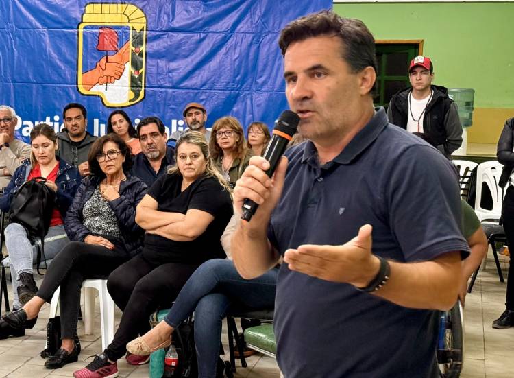 Encuentro de militantes de Unión por la Patria de Neuquén rechazan políticas de ajuste de Milei