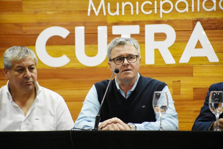 El intendente Claudio Larraza anunció una obra de gas que “beneficiará a cientos de familias”