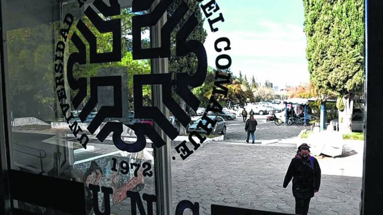 Un aporte para conocer el sistema de control en las universidades