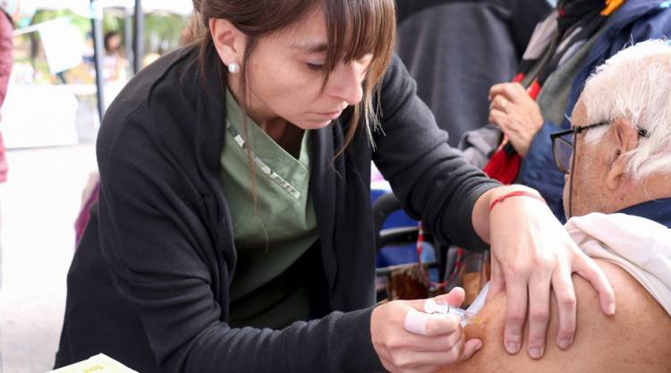 Se aplicaron más de 83.200 vacunas en centros de salud y hospitales de la Provincia