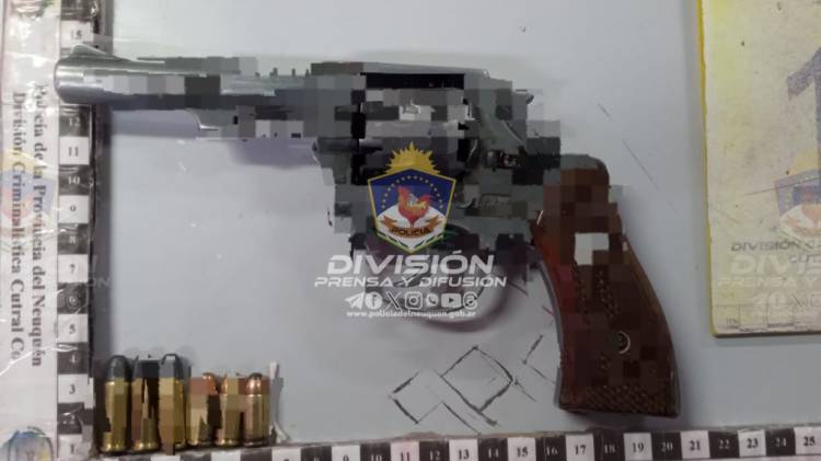 CUTRAL CÓ: Joven asistió al colegio, con un arma de fuego