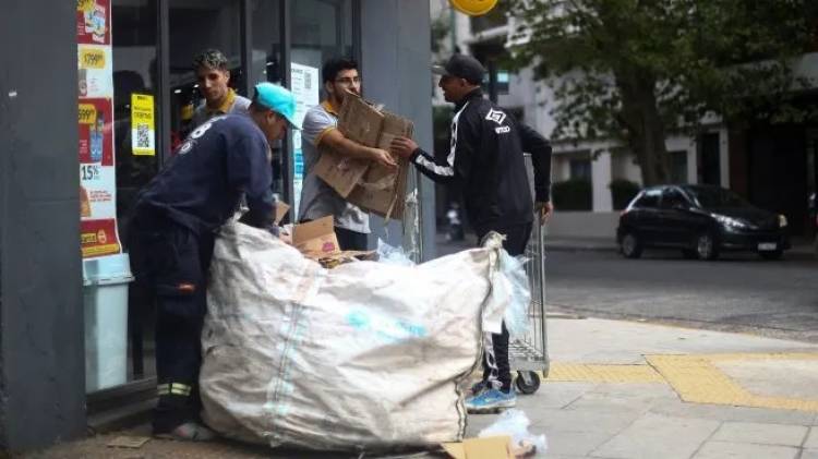 La pobreza escaló al 49% en el último semestre: alcanza a casi 30 millones de argentinos