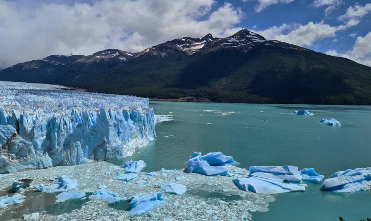 A través de una medida cautelar suspenden la navegación del buque de una empresa turística luego de detectar la presencia de hidrocarburos en el lago Argentino
