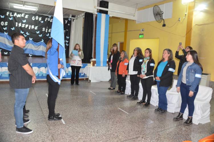 Promesa de Lealtad de la Bandera de jóvenes y adultos