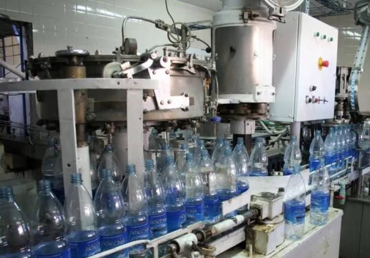 Trabajadores de la Planta de agua en Santo Tomas cobran solo el 40?l sueldo 