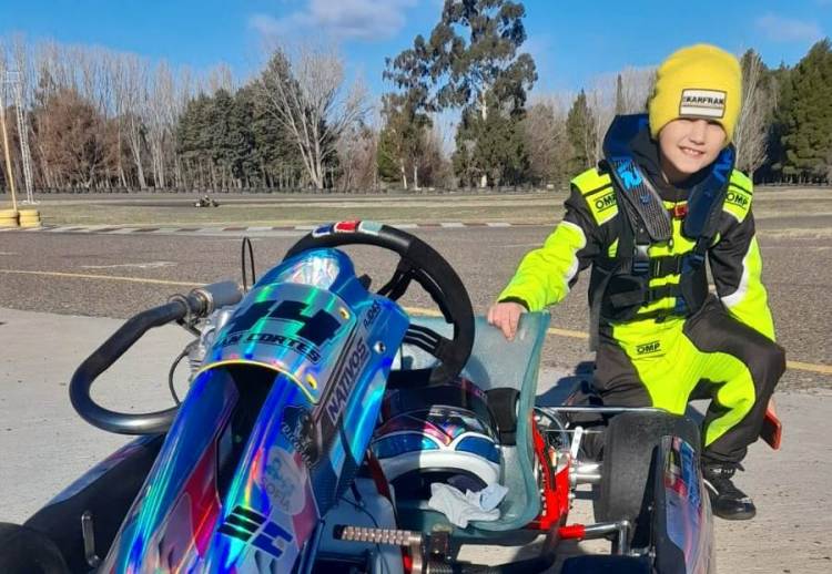 Franchesco Cortes continua su camino en el automovilismo deportivo. 