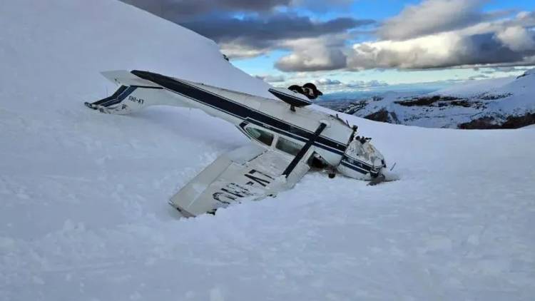 Cayó un avión pequeño en el Cerro Chapelco, cuatro heridos leves