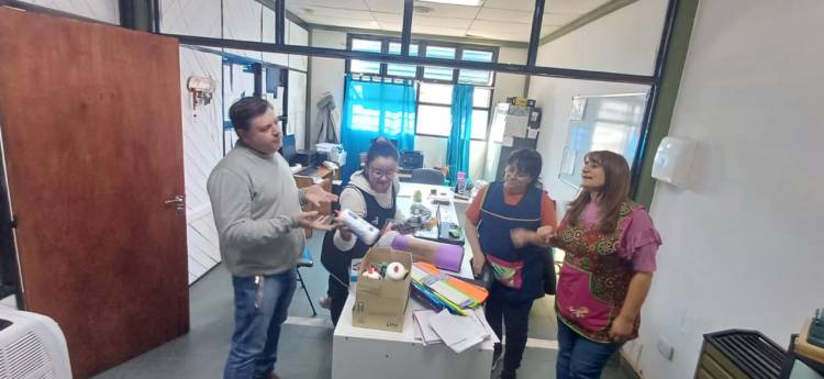 Doroschenco colaboró con materiales didácticos, para que la Escuela N° 334 