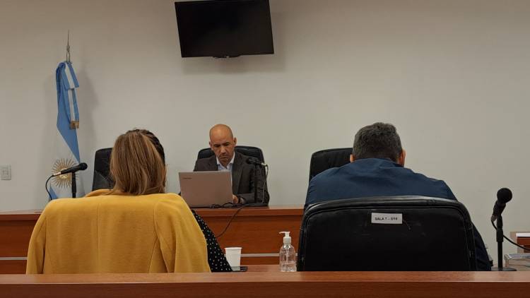 Fijan domiciliaria a expareja de Luciana Muñoz, acusado por falso testimonio