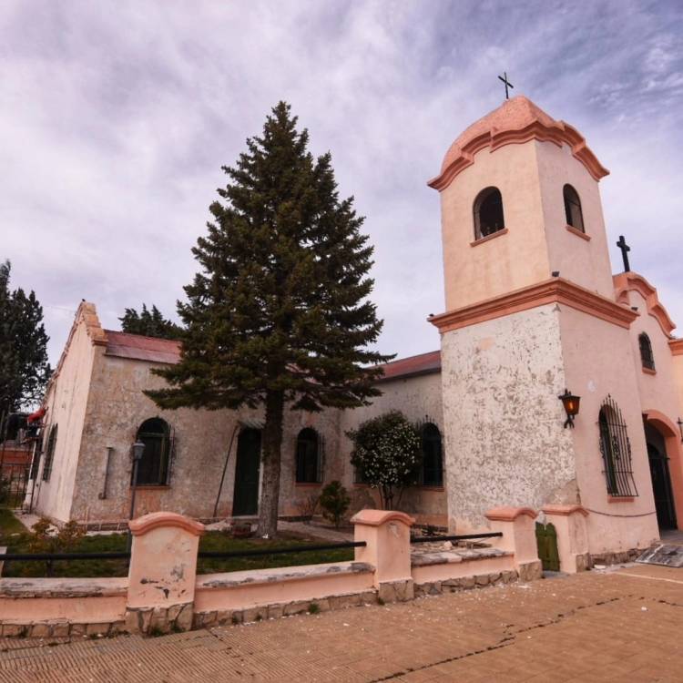 Comenzaron las obras de restauración en la Parroquia Santa Teresita del Niño Jesús de Plaza Huincul