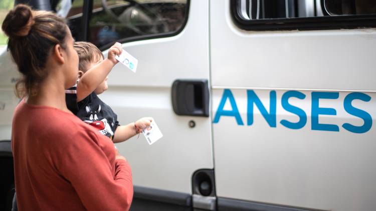 Atención AUH: el Gobierno aumentó este complemento y estos titulares cobrarán $ 33.000 extra en octubre