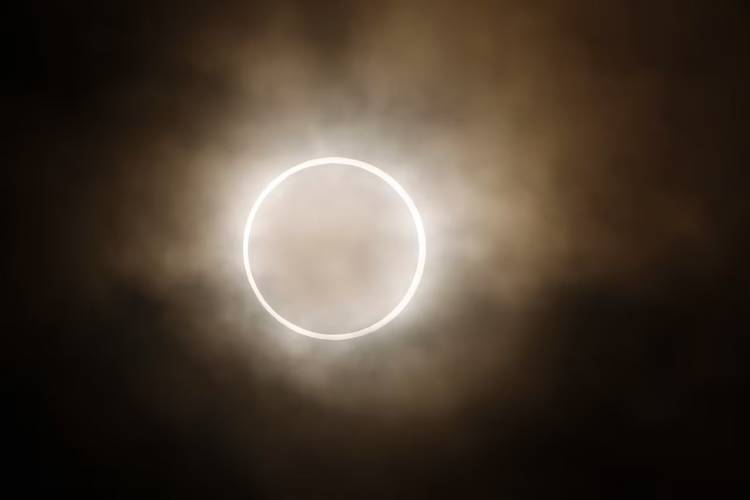 Eclipse solar anular 2024: todo lo que hay que saber para observar el «anillo de fuego»