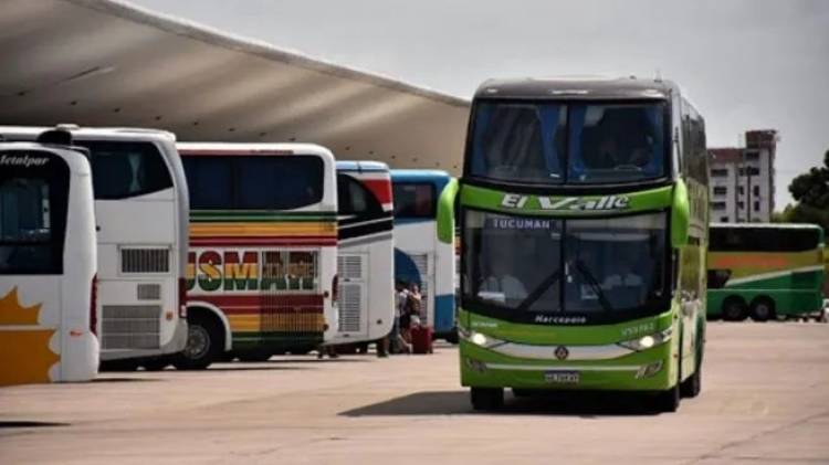 El gobierno de Javier Milei desregula el transporte automotor de larga y mediana distancia