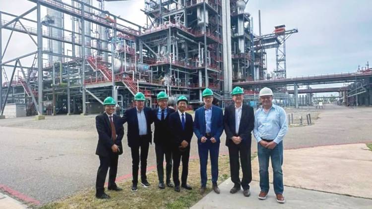 Empresarios japoneses interesados en comprar amoníaco a Neuquén