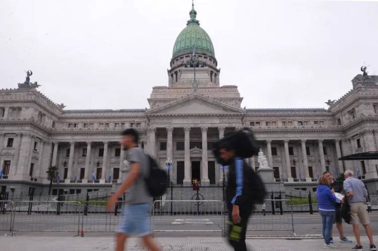 El Gobierno envió la Ley Hojarasca al Congreso: plantea la derogación de unas 70 leyes