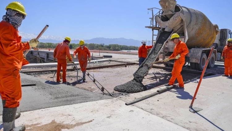 Mercado laboral: tres de cada diez empresas otorgaron subas salariales por debajo o en línea con la inflación