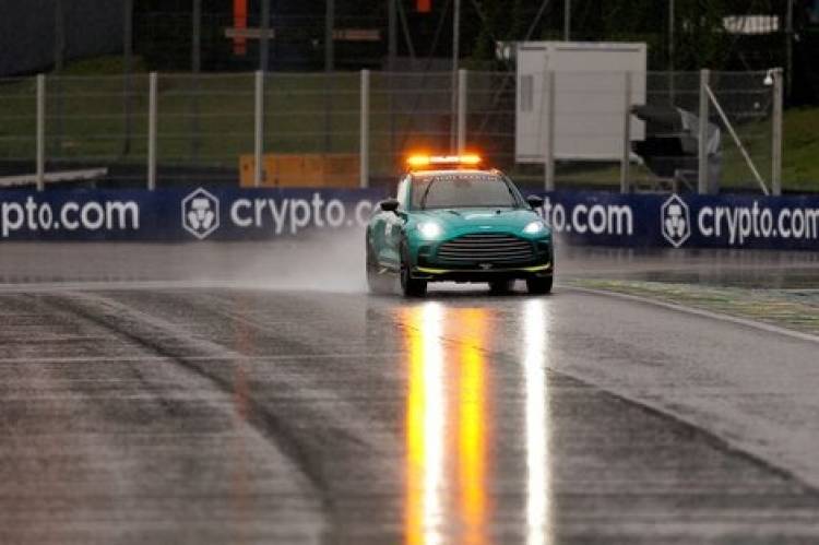 FORMULA 1: La clasificación se postergó para el domingo a primera hora por la lluvia.