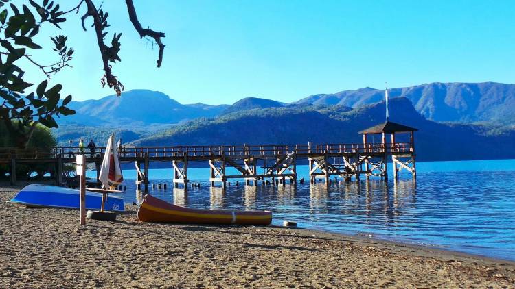 A minutos de San Martín de los Andes: cómo es la playita oculta y de aguas cristalinas ideal para desconectar