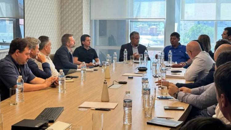 Figueroa pidió a empresas y sindicato que trabajen en conjunto con Provincia