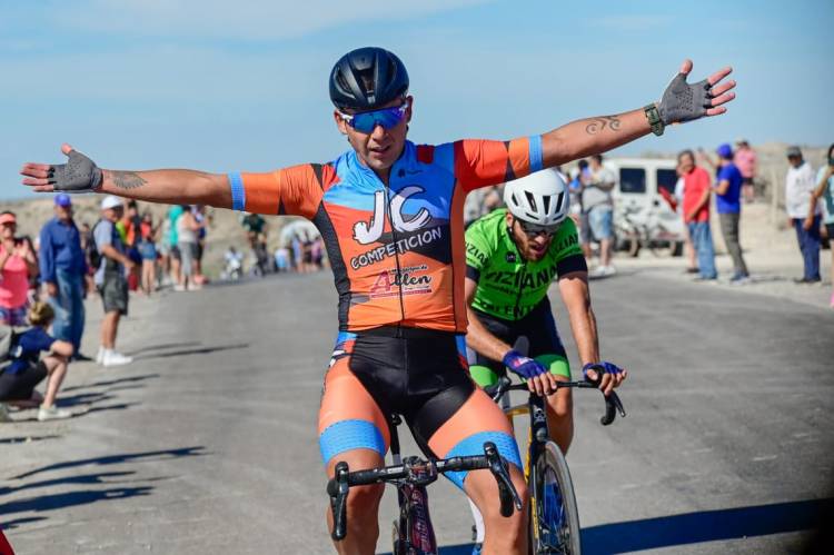 Leandro Velarde JC Competición se impuso en el segundo parcial de la Vuelta. Gaday fue segundo y Cobarrubia tercero.