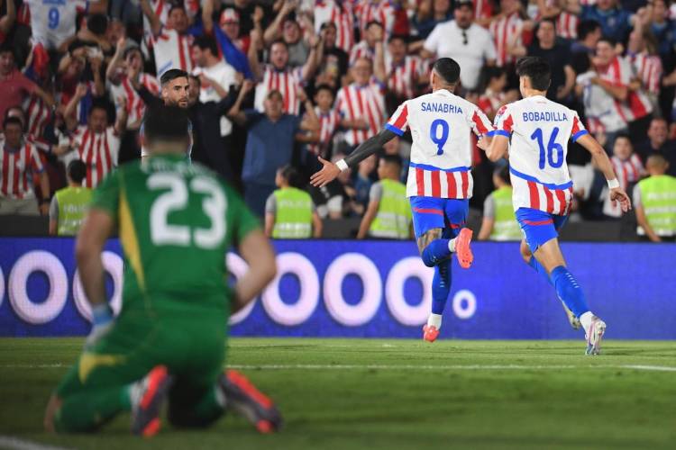 Argentina perdió 2-1 ante Paraguay en Asunción